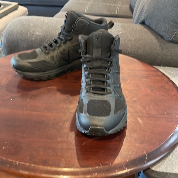 Bates/Wolverine work shoes - Picture 2 of 7